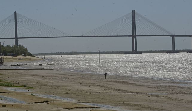 La bajante del río Paraná desafía la logística granaria
