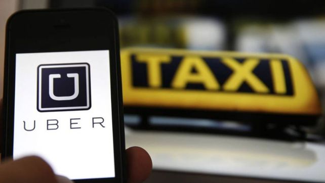 La pelea entre los taxistas y Uber sumó un nuevo capítulo en Rosario.&nbsp;