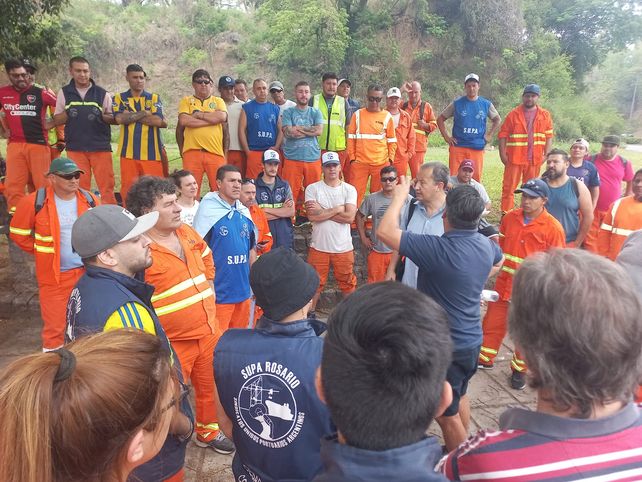 Asamblea. Trabajadores portuarios recibieron el apoyo de legisladores y referentes sociales.