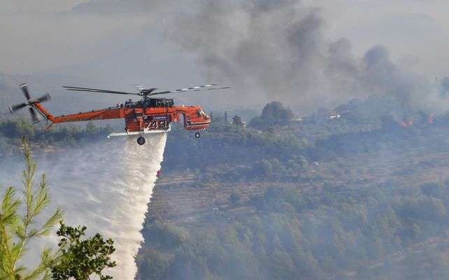 Grecia batalla contra los incendios a las puertas de Atenas