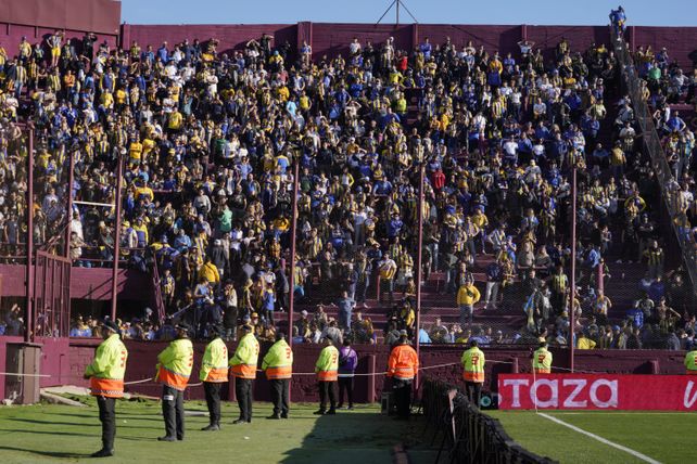 Picante cruce entre la AFA y el gobierno por el regreso de los visitantes en el partido Lanús-Central