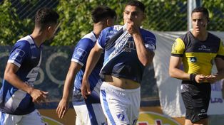 Capitán albo. Juan Cruz Vega, figura del equipo dirigido por Daniel Fagiani. El mediocampista confía en obtener los tres puntos ante Juventud Unida.&nbsp;