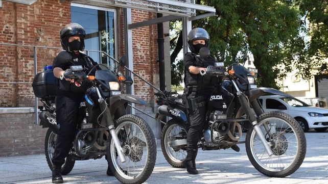 Dos policías fueron detenidos por robo de dinero. 