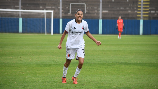 La alegría de Agustina Vargas lo dice todo: convirtió un gol olímpico que recordará por siempre.