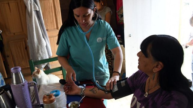 Crecida del Paraná. El municipio de Santa Fe asiste a 15 personas de cuatro familias afectadas en Alto Verde.