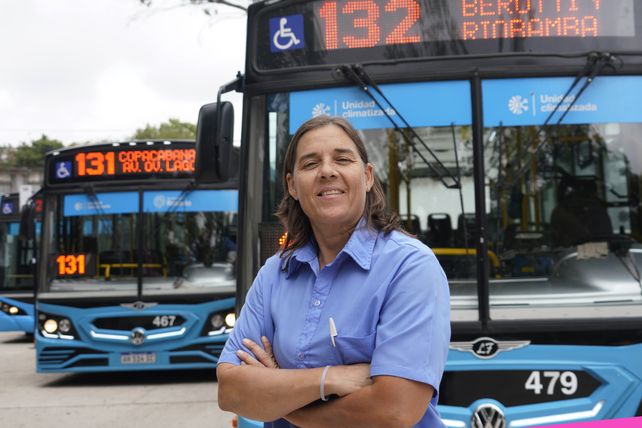 De la cocina al volante: la historia de una colectivera fanática de los fierros