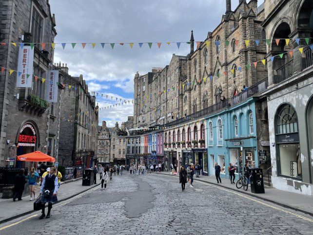Un contingente argentino de 50 turistas quedó varado en Escocia