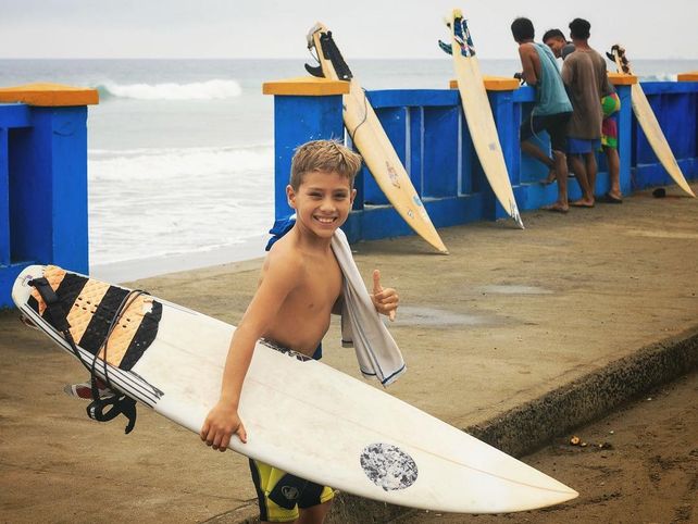 El surf como terapia para la ansiedad, la depresión, el estrés y problemas emocionales