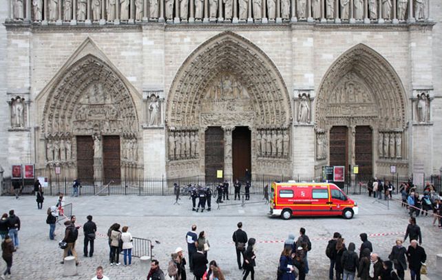 Miedo. La catedral estaba llena de turistas cuando Venner se mató.