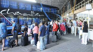 Micros de larga distancia: autorizaron aumentos de hasta el 30,6 por ciento