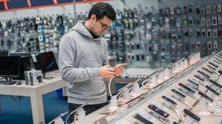 Con la medida bajarían hasta un 30% los celulares importados