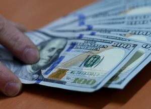 La cotización del dólar blue alcanzó el récord histórico: se vende a 205 pesos
