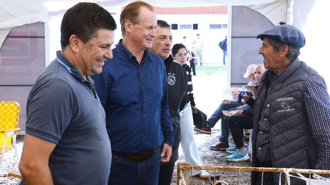 Gustavo Bordet en la Fiesta de la Apicultra bregó por una agenda de economías regionales