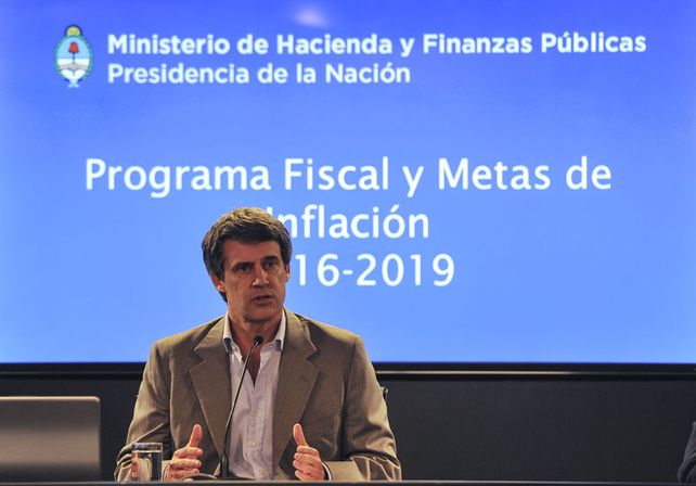 Prat Gay criticó el Estado bobo y la grasa de los militantes
