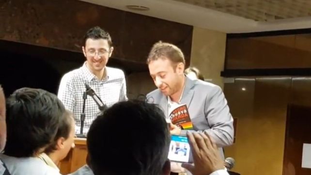 El presunto femicida junto al escritor libertario Agustín Laje en 2018