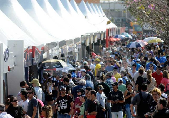 Masivo. El Callejero generó un importante número de ingresos para la economía local / Foto: Mauricio Centurión - Uno Santa Fe