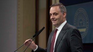 Adorni culpó al gobierno anterior por los mosquitos y Kreplak le respondió