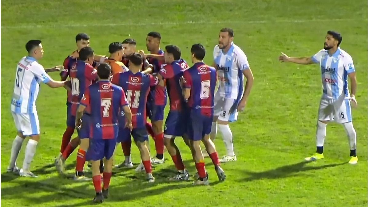 Regional Amateur: suspenden partido por agresión al árbitro