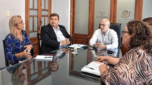 Colectivos entre Paraná-Santa Fe: el rector de la UNL comparte los problemas