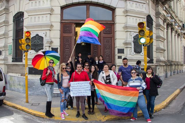 La última manifestación en la Municipalidad de Paraná. Foto Facebook /Stefanía Cora. &nbsp;