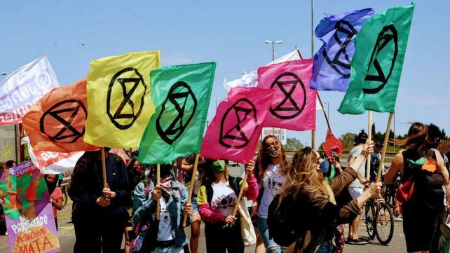 La Multisectorial Humedales se manifestó con cortes simultáneos y una marcha a la autopista