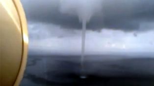 Una tromba marina se form&oacute; cerca de la costa de Panam&aacute; y fue filmada desde un avi&oacute;n