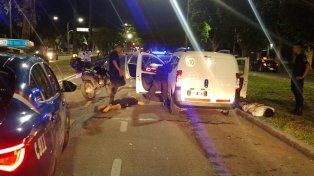 Evadió un control y atropelló e hirió a un agente de tránsito en barrio Alberdi