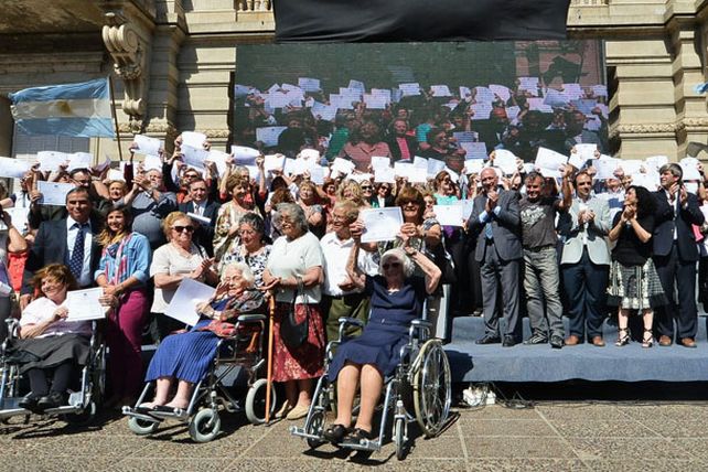 Santa Fe tiene su homenaje a quienes hicieron escuela