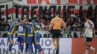 El VAR para anular un gol a Copetti y dar vuelta el penal que Ramírez le cobró para River