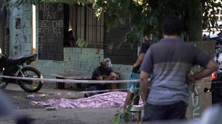 El cadáver de Ramón Velázquez quedó tendido delante del lavadero que tenía frente a su vivienda.