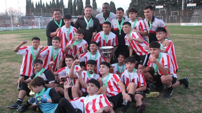 Campeones III. La selección sub-15 obtuvo el torneo provincial  disputado en Venado Tuerto en julio.