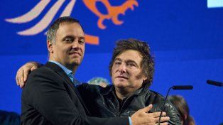 Todo el gobierno salió a respaldar a Adorni por el escándalo de sus viajes