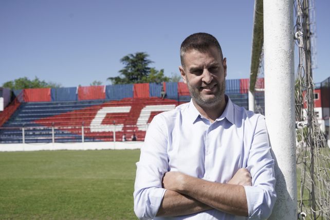 En su hábitat natural. El joven titular de Tablada