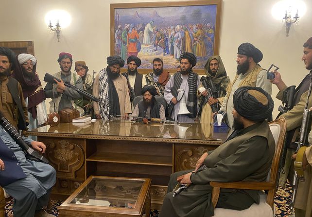 Los militantes fundamentalistas islámicos tomaron palacio presidencial en Kabul.
