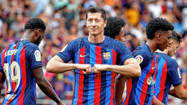 Barcelona goleó al Elche con doblete de Lewandoski