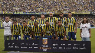 Canallas. Casi todo el equipo posó antes de largar el partido con Boca para la foto: faltó Fatu Broun.