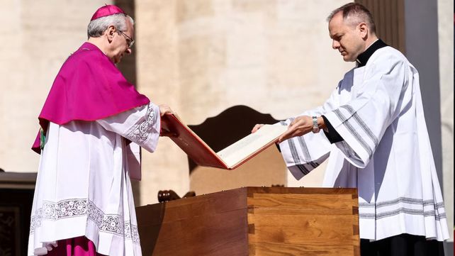 Las imágenes más emotivas del funeral del papa Francisco en la Plaza de San Pedro