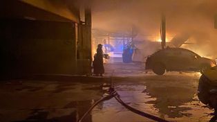 El incendio se declaró este martes a la madrugada en Sarmiento al 2300, donde trabajaron bomberos Voluntarios y Zapadores.&nbsp;