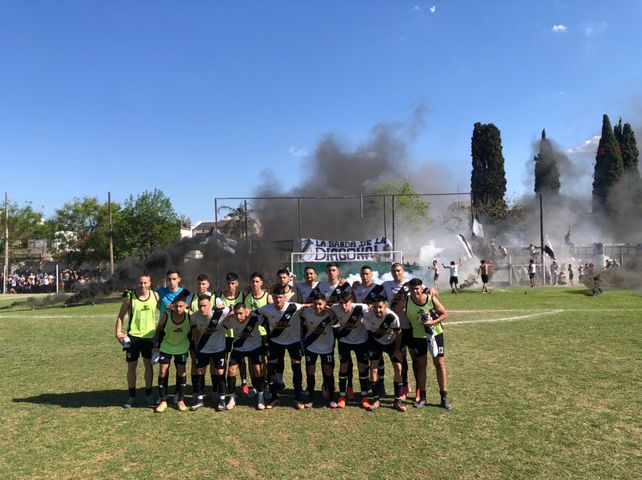 Para el recuerdo. El plantel de Río Negro que venció a Provincial B y llegó al Molinas.