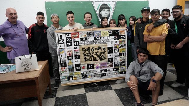 Chicas y chicos de los últimos años de la institución