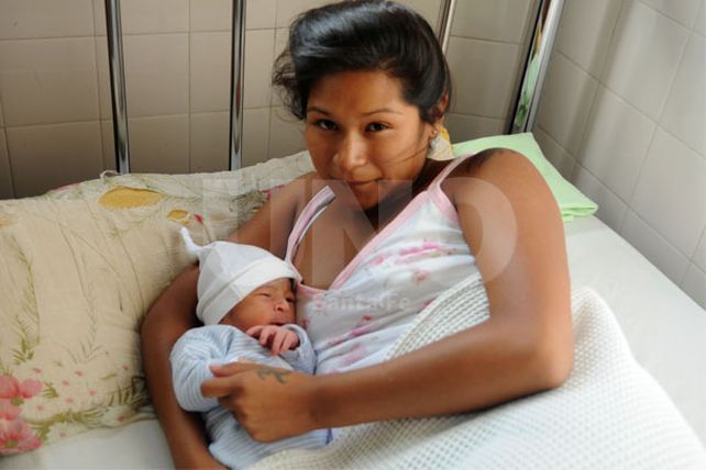 Gisel tuvo al pequeño Thiago en un colectivo urbano de pasajeros