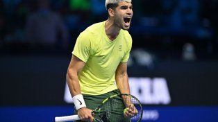 Alcaraz despachó a Auger-Aliassime y definirá el título en las ATP Finals ante Sinner