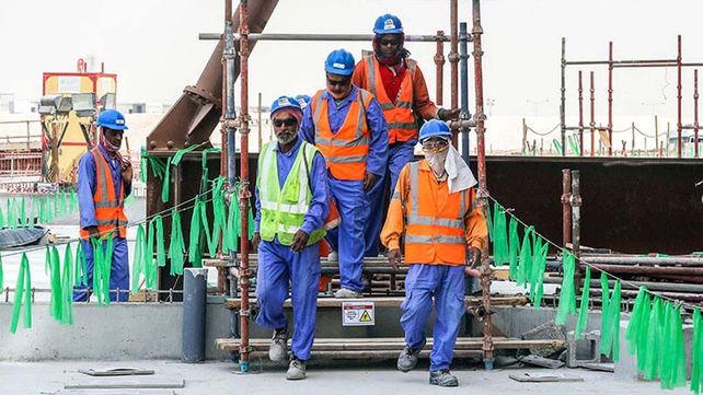 Al enojo por la prohibición de la cerveza en los estadios podría sumarse la indignación respecto a la particular visión de los derechos humanos que tiene Qatar