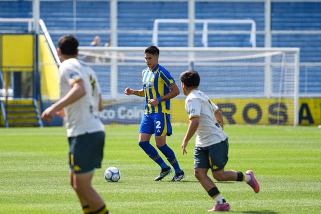 El zaguero central Juan Giménez, que ingresó ante Independiente Rivadavia, sumó algunos minutos más en reserva.