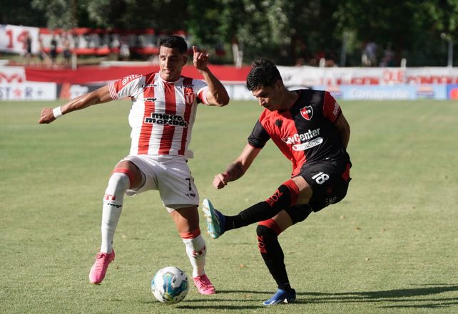 Newells cayó en la tanda de penales, tras el 1 a 1 ante River de Montevideo en el debut de Larriera