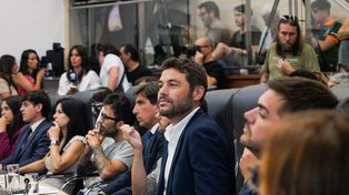 La política pesca en río revuelto y monta hoy su show en el Concejo