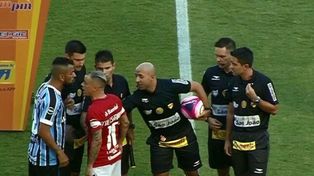 Insólito: DAlessandro casi se va a las piñas en pleno sorteo