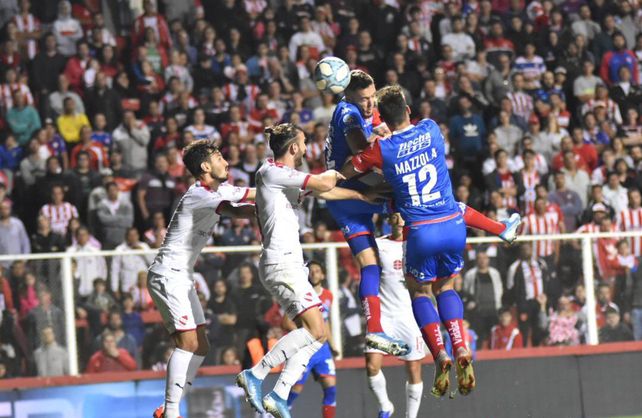 Unión arrolló a Independiente para atesorar un empate con gusto a triunfo