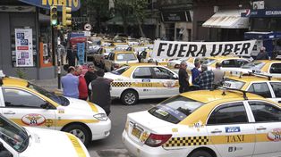 Polémica en Montevideo por la llegada de taxis informales baratos
