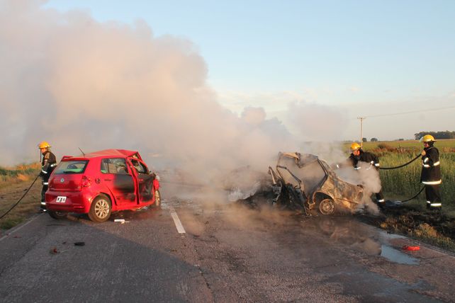 Un Renault 19 y un Volkswagen Fox colisionaron de frente la ruta provincial 85